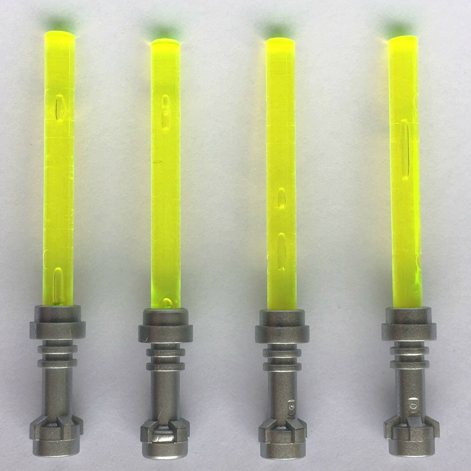 4 x STAR WARS lego LIGHT GREEN LIGHTSABERS jedi sith Weapon Parts - Bricks & Figures